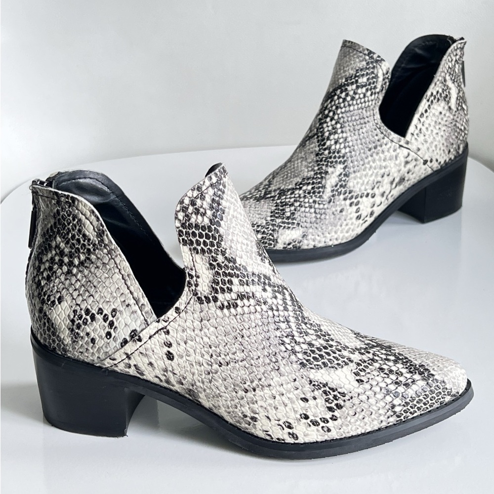 Blondo Eliza Black Snakeskin Leather Waterproof Ankle Boots Booties Size 7 M